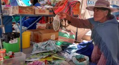 Sur le marché d'Uyuni